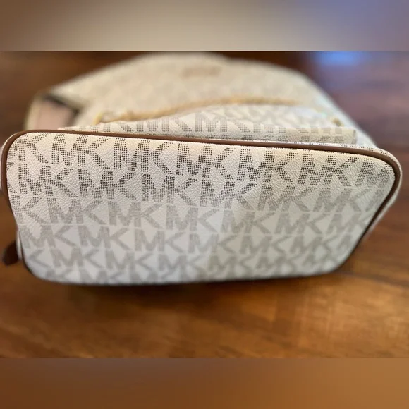 Michael Kors | Signature Chain Zip Backpack - Picture 5 of 6